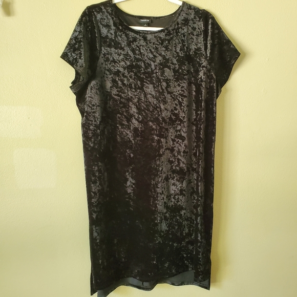 torrid Dresses & Skirts - Torrid Black Velvet Short Sleeve Scoop Neck Dress